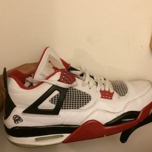 Jordan 4s